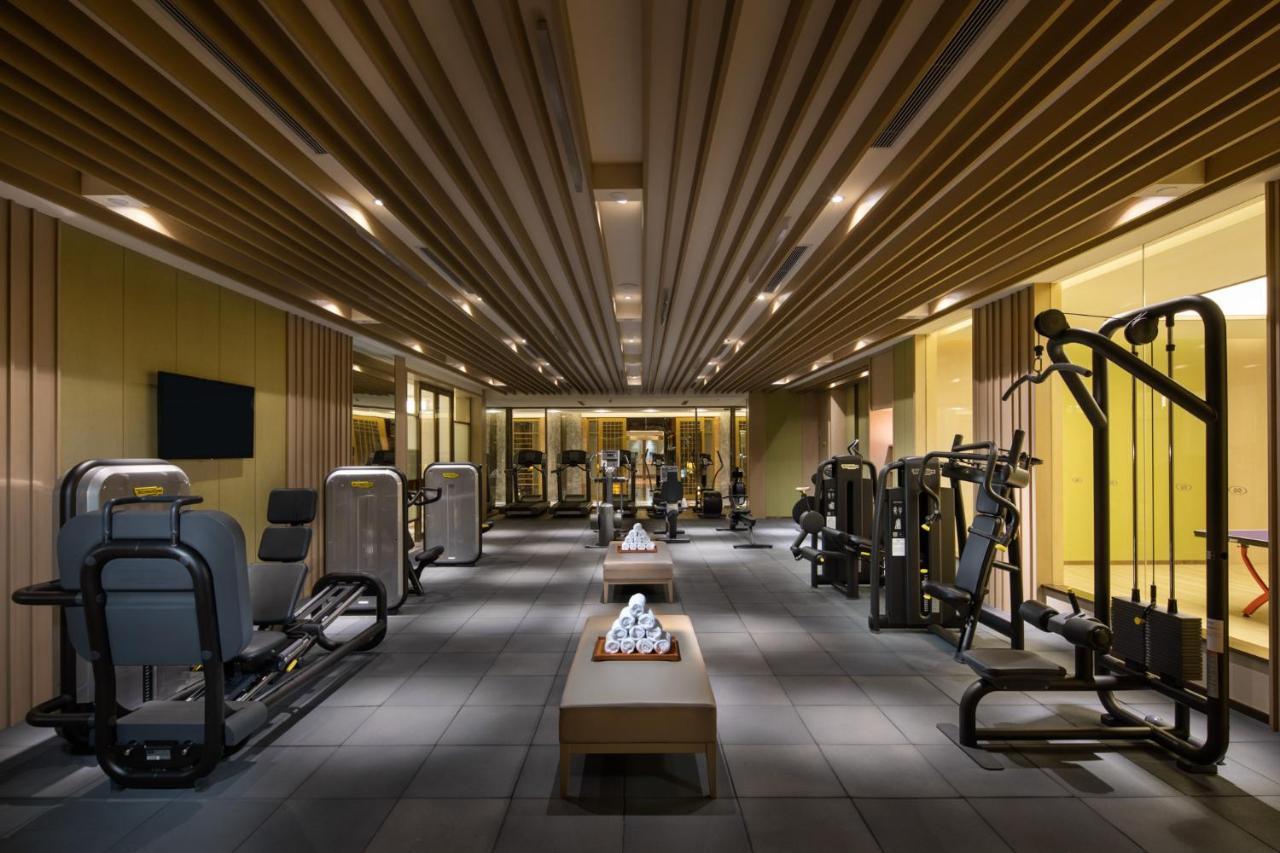 Crowne Plaza Shanghai Nanjing Road By Ihg Ngoại thất bức ảnh The gym at The Landmark