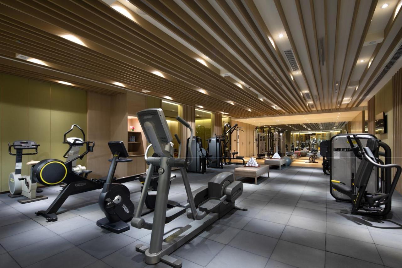 Crowne Plaza Shanghai Nanjing Road By Ihg Ngoại thất bức ảnh The gym at The Landmark
