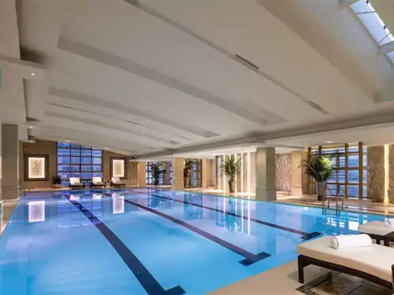 Crowne Plaza Shanghai Nanjing Road By Ihg Ngoại thất bức ảnh The pool at the Four Seasons Hotel